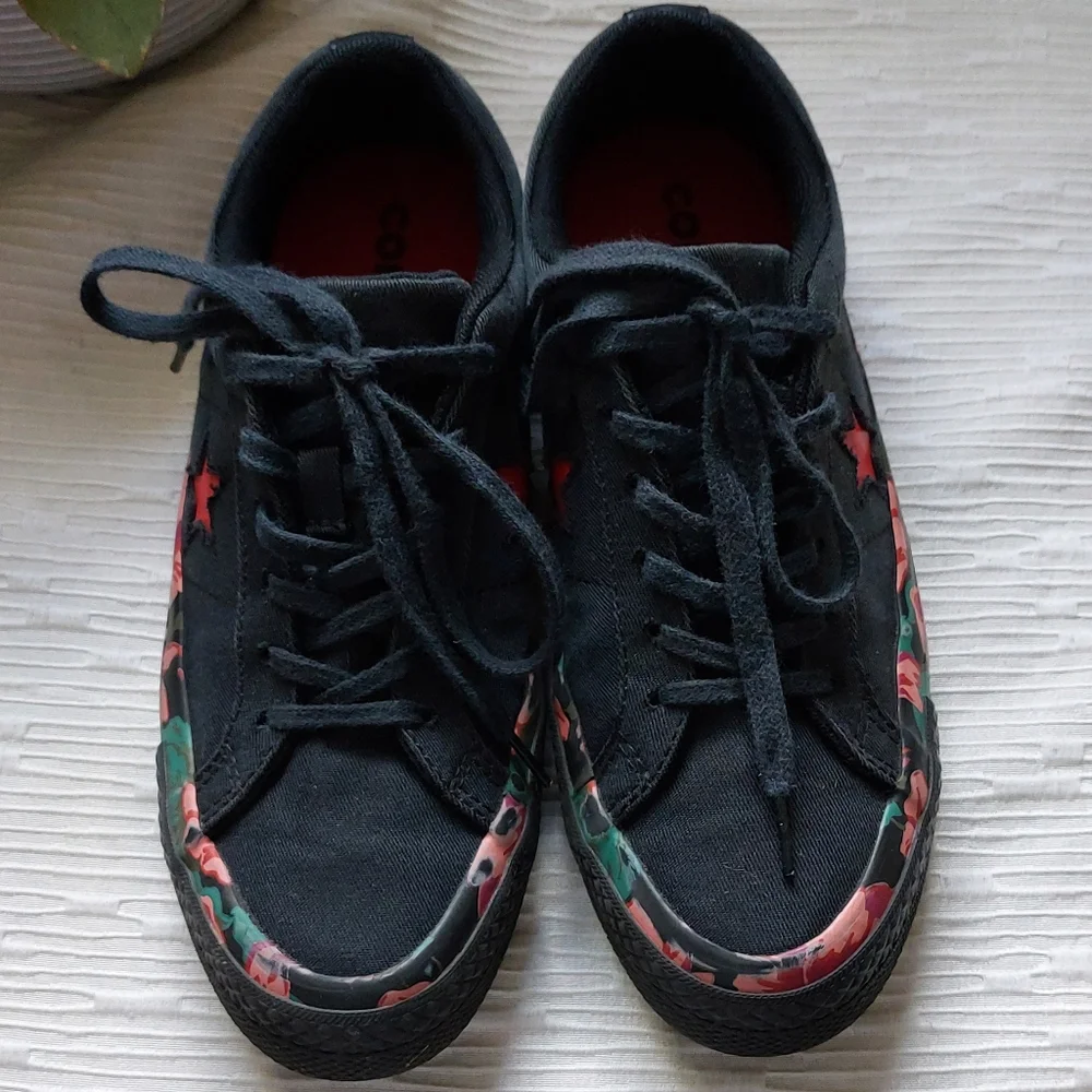 Black and Red Converse Sneakers Size 4 - Picture 7 of 13